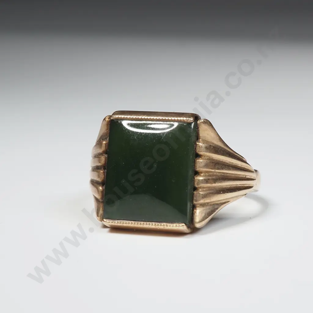 9ct Gold & Greenstone Men's Ring w Square Stone Image 1++
