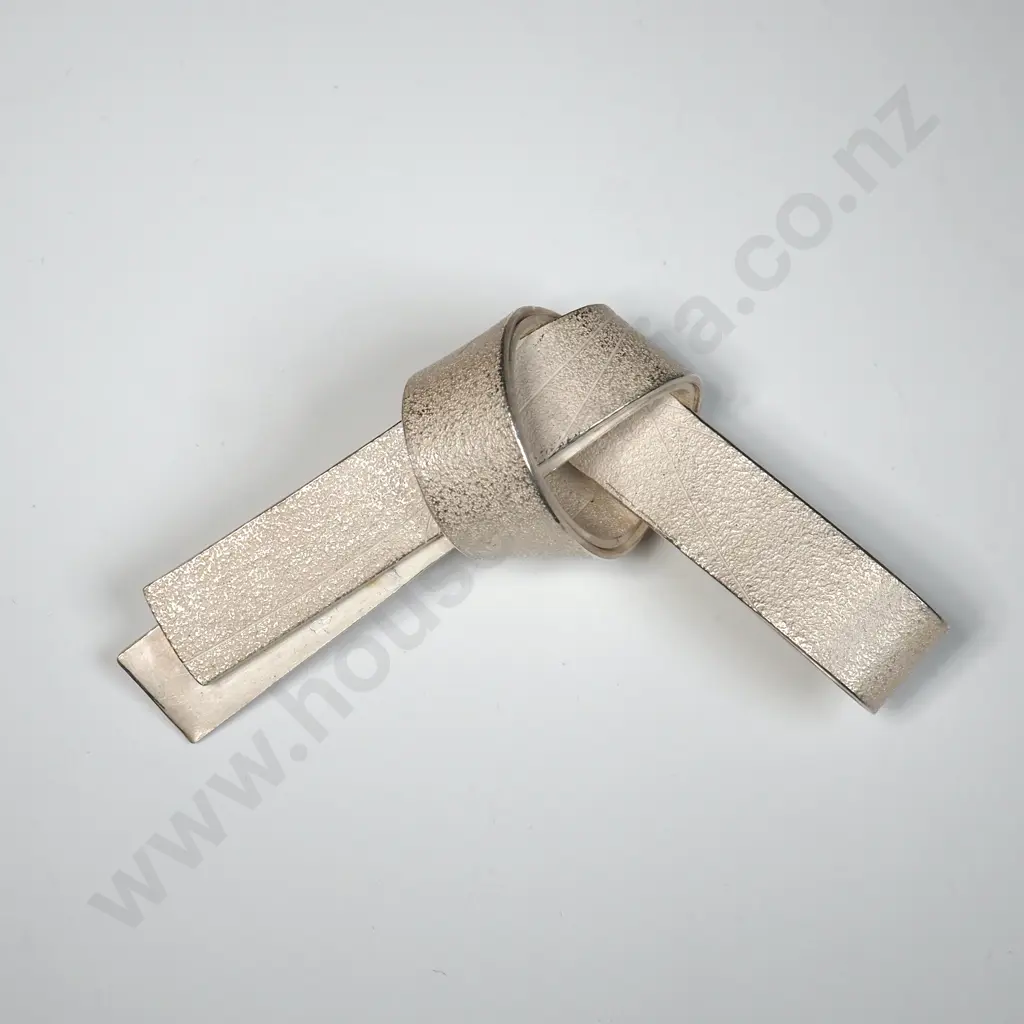 Koji Miyazaki: Sterling Silver Textured Knot Brooch Image 1++