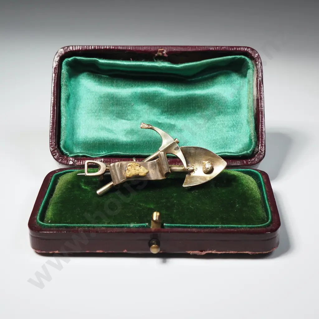 Antique Gold Rush 9ct Gold Miners Pick Axe & Shovel Brooch w Three Gold Nuggets in Antique Case Image 1++