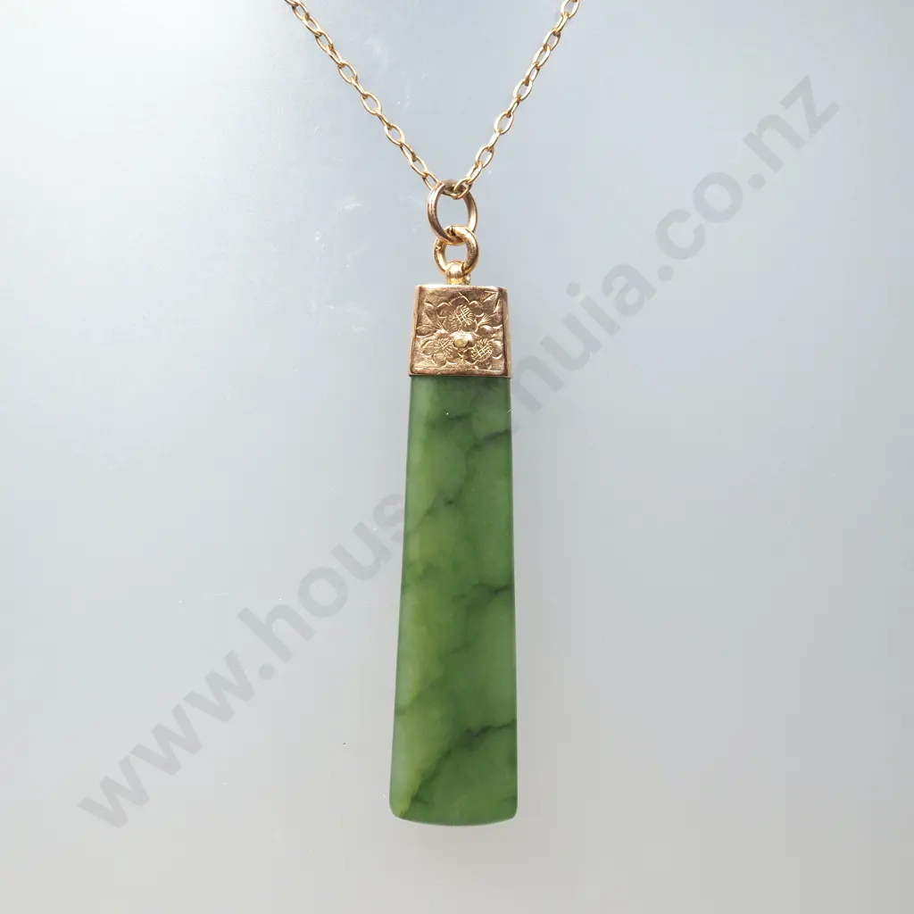 Colonial 9ct Gold & Greenstone Pendant on Vintage 9ct Gold Chain Image 1++