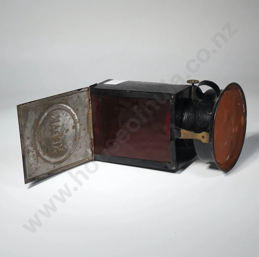 1905 Pattern Kodak Kerosene Darkroom Lantern Image 1++