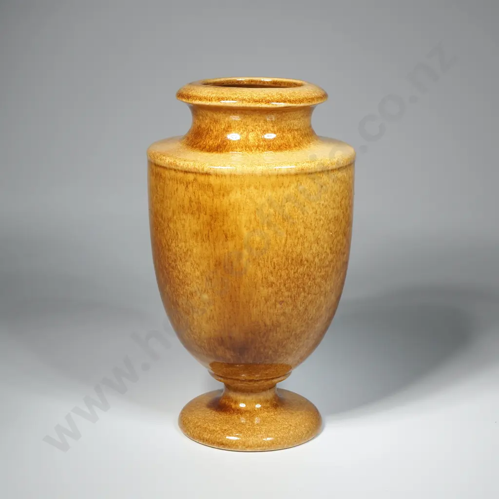 Putaruru Stoneware Urn w Speckled Glaze Image 1++