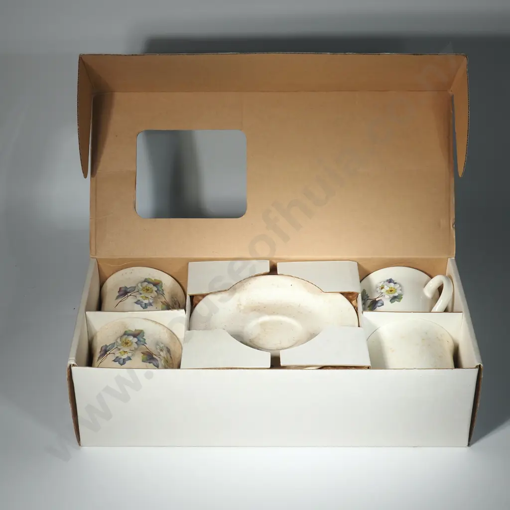 Crown Lynn 'The Hostess Selection' Boxed Cups & Saucers Set Image 1++