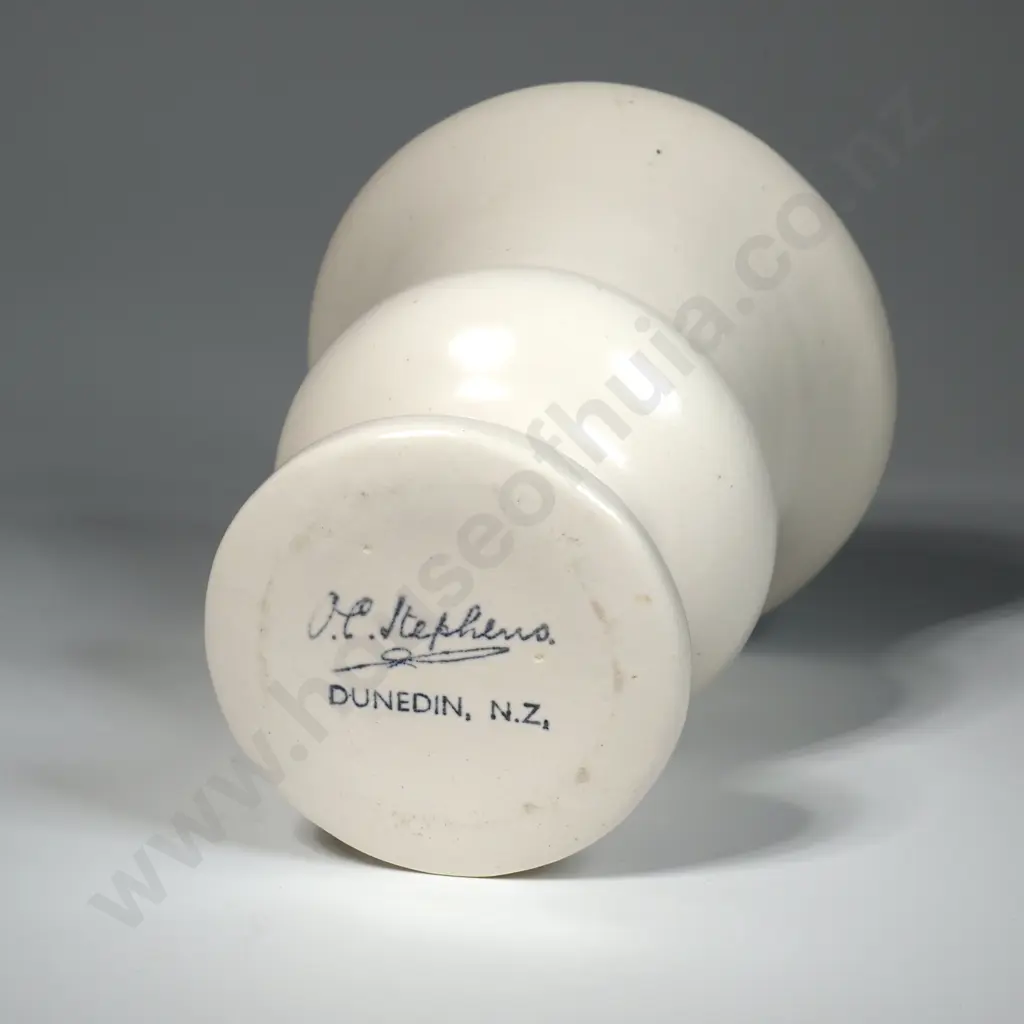 Early NZ Potter O C Stephens Vase Image 1++