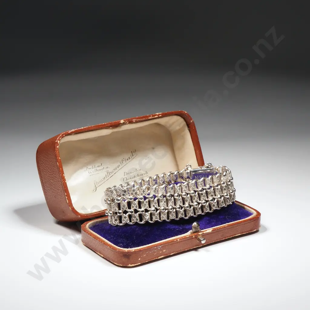 Victorian Sterling Silver Bracelet (1884 Inscription on Clasp) in Antique New Zealand Jewellers Case Image 1++