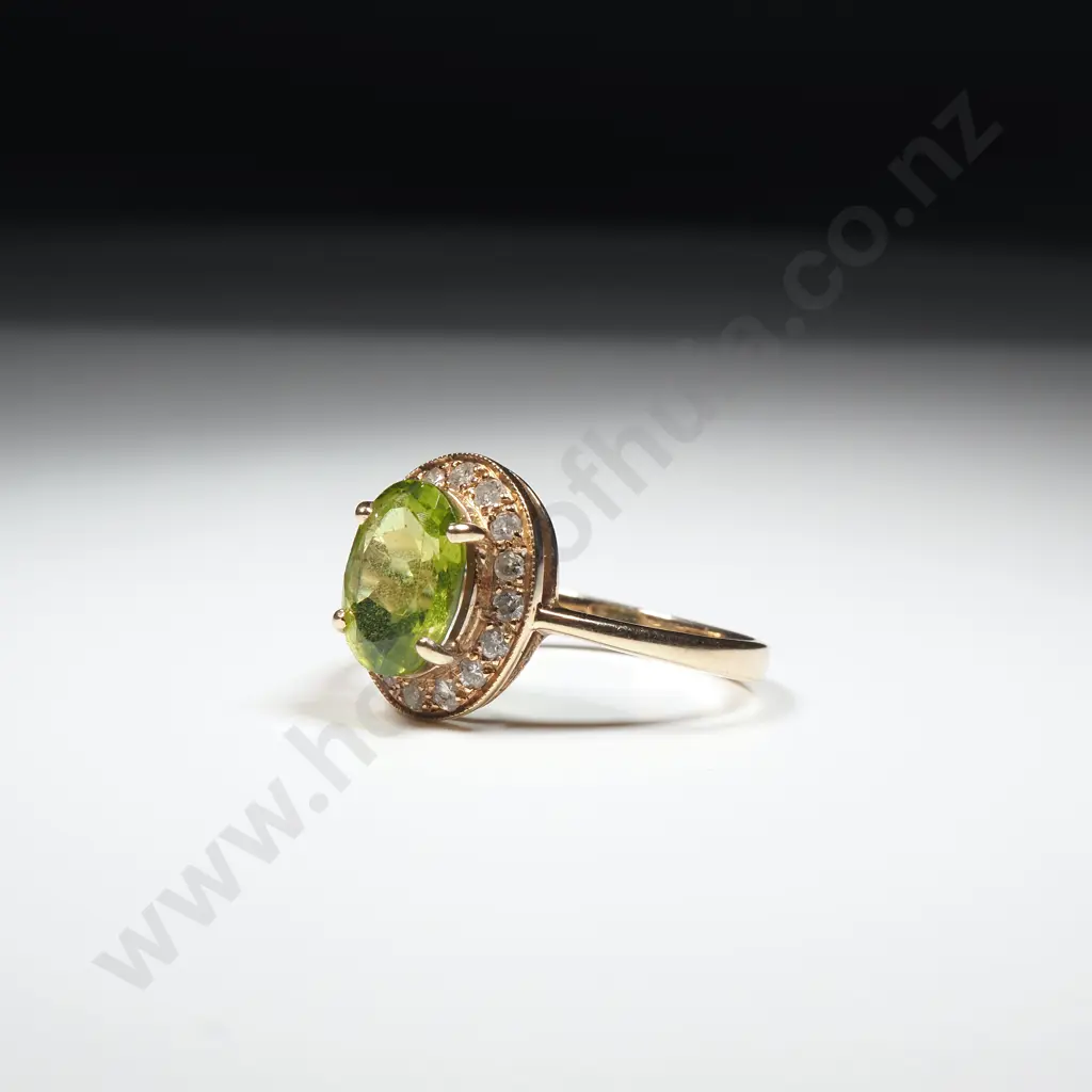 Stylish 9ct Gold Diamond & Green Gem Ring Image 1++