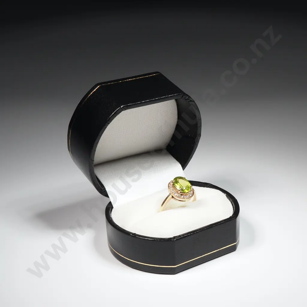 Stylish 9ct Gold Diamond & Green Gem Ring Image 1++