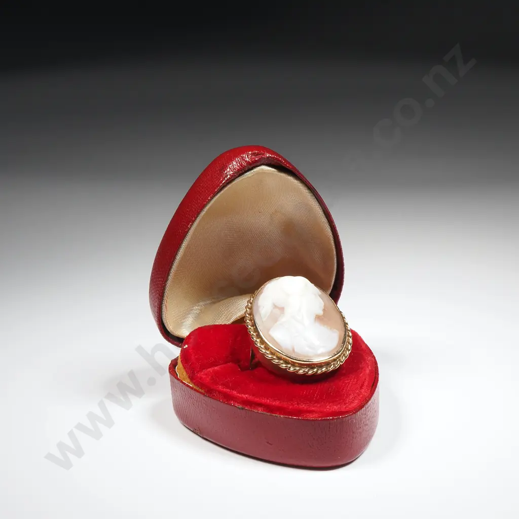 Substantial Vintage 9ct Gold Cameo Ring Image 1++