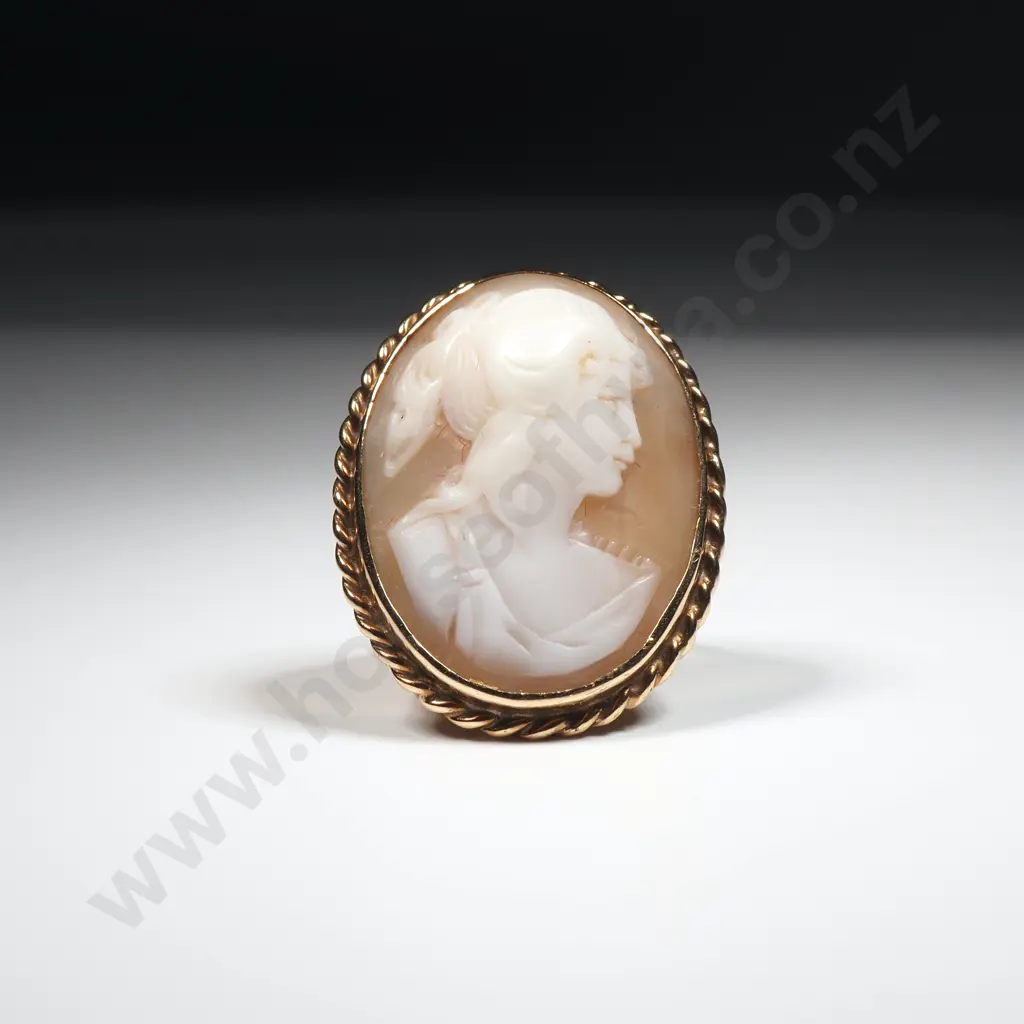 Substantial Vintage 9ct Gold Cameo Ring Image 1++
