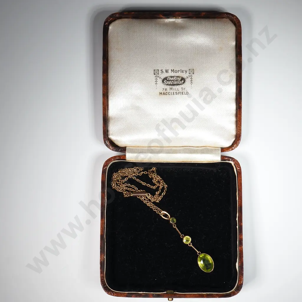 Edwardian 9ct Gold Green Gem Pendant on Period 9ct Gold Chain Image 1++