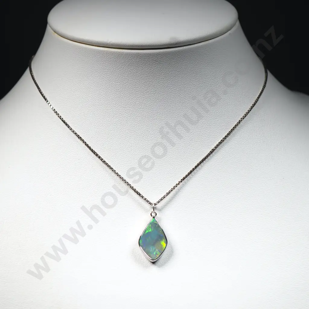 Stunning 18ct Gold Set Lightning Ridge Black Opal Pendant on Sterling Silver Chain Image 1++