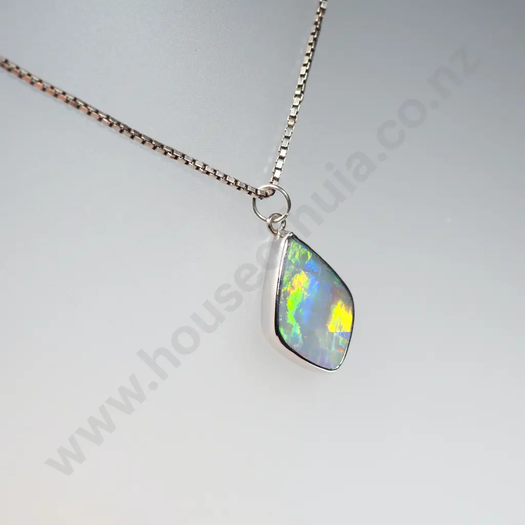 Stunning 18ct Gold Set Lightning Ridge Black Opal Pendant on Sterling Silver Chain Image 1++