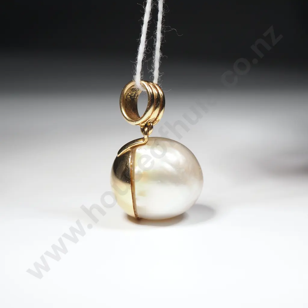 Massive 18ct Gold & Pearl Pendant Image 1++