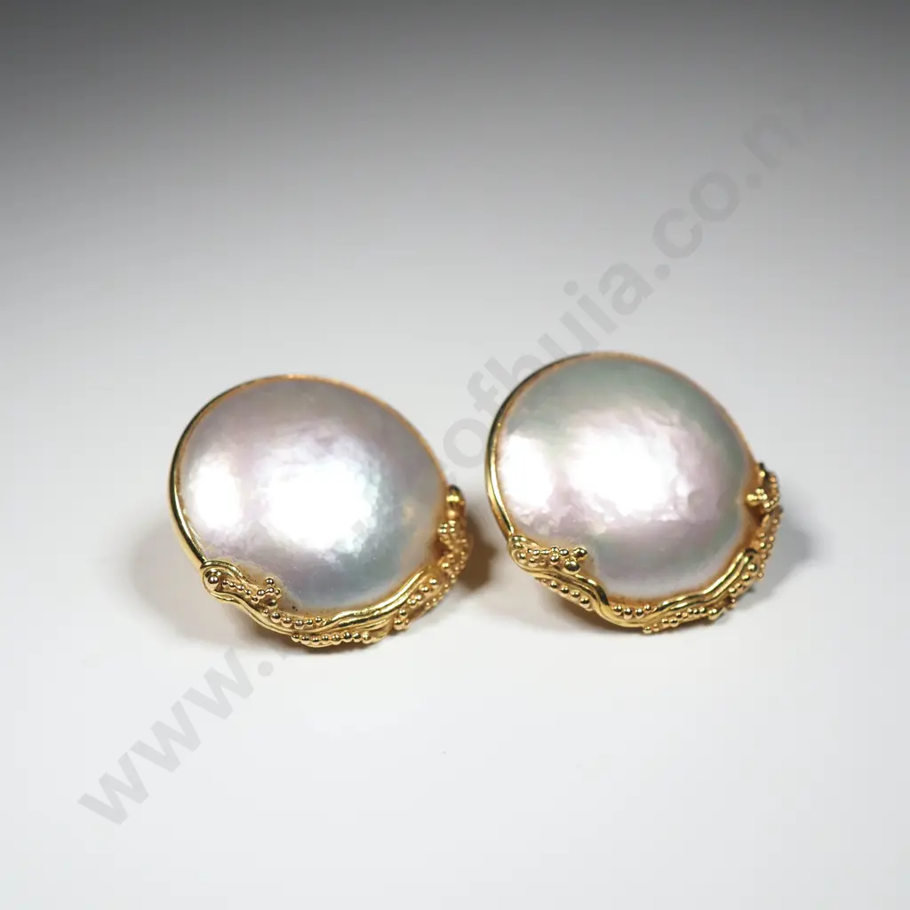 Stylish 18ct Gold Mabe Pearl Earrings Image 1++