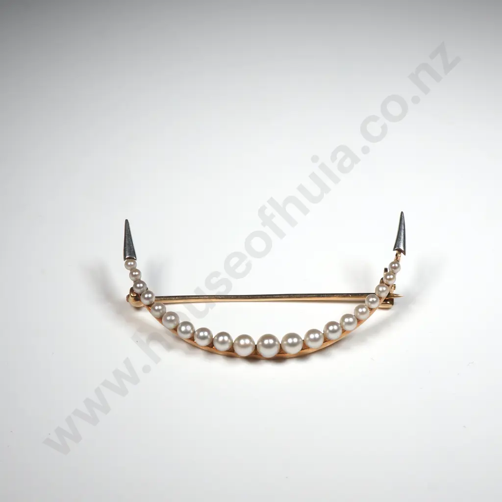 14ct Gold Pearl Crescent Brooch Image 1++
