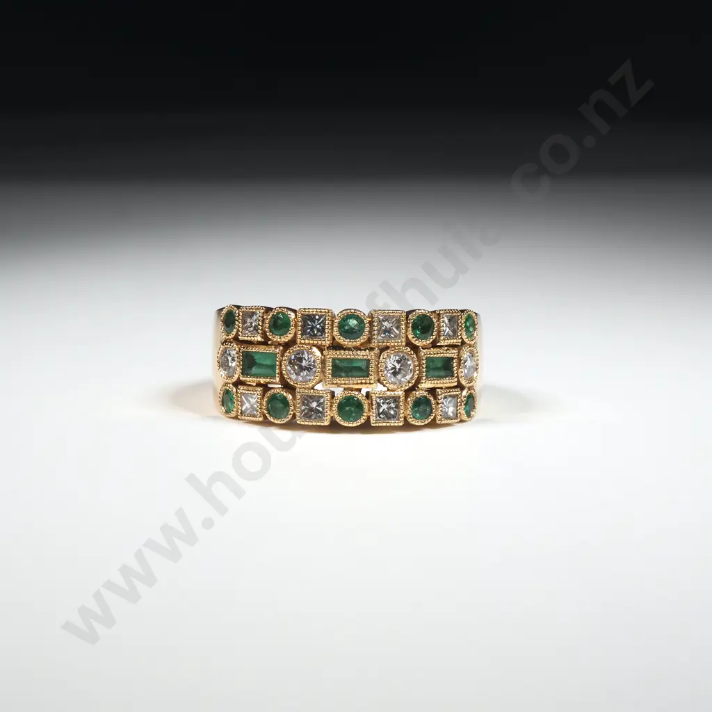 Stunning 18ct Gold Emerald & Diamond w Valuation for $6,000.00 Image 1++
