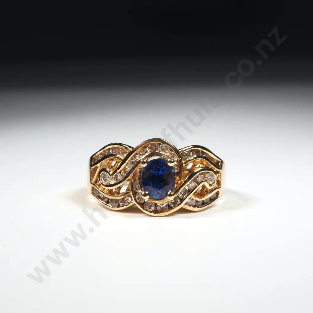 18ct Gold Sapphire & Diamond Cluster Ring w Valuation $4,995.00 Image 1++