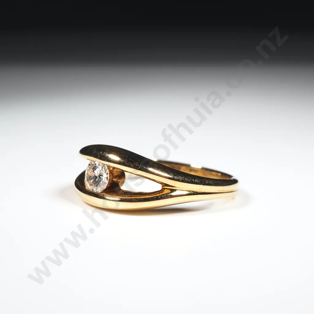 18ct Gold Solitaire Diamond Ring w Valuation $5,250.00 Image 1++