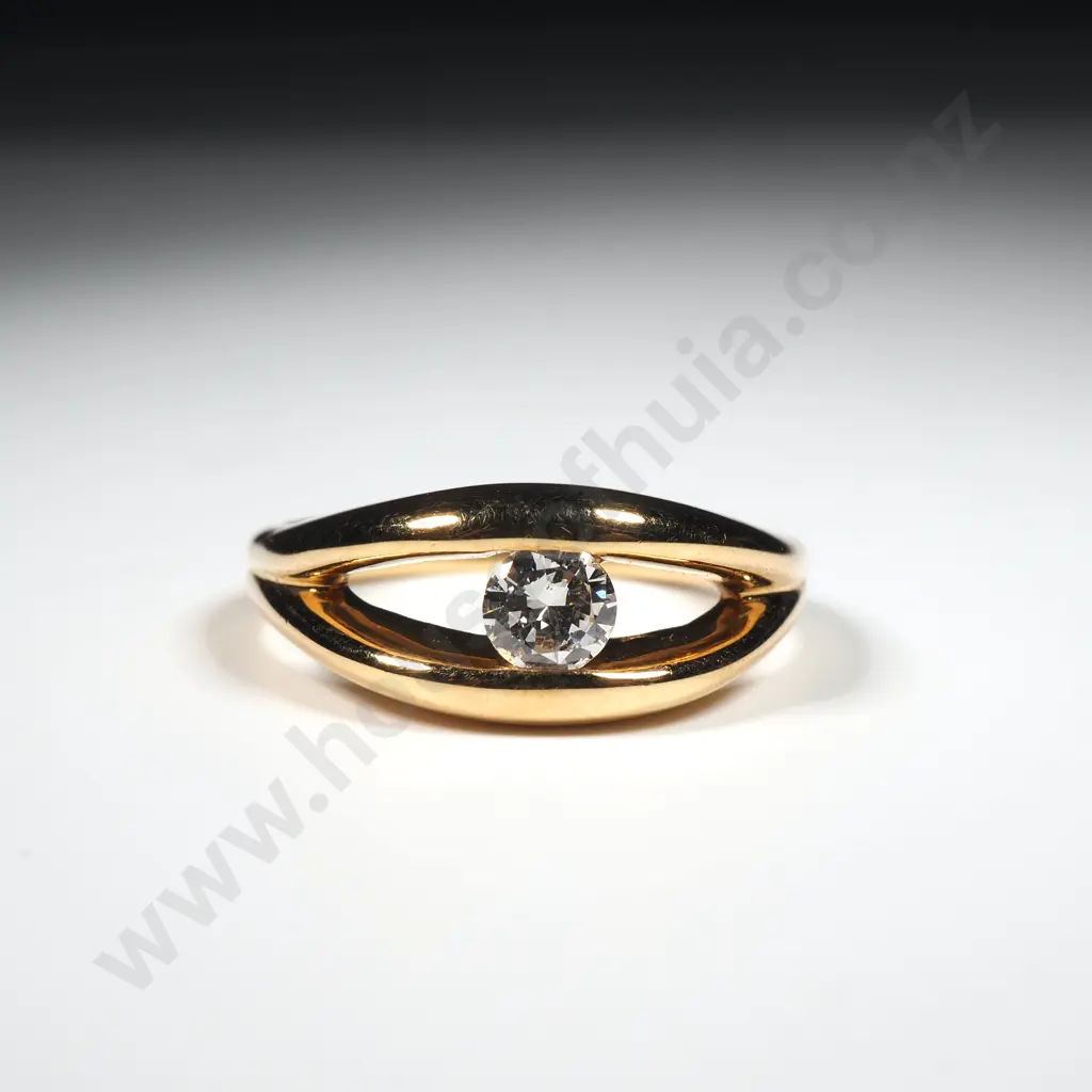 18ct Gold Solitaire Diamond Ring w Valuation $5,250.00 Image 1++