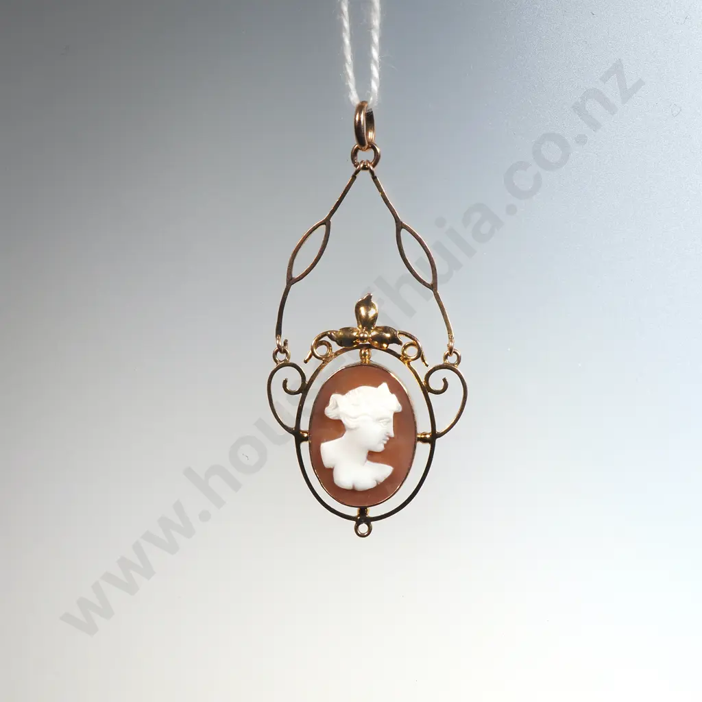Antique 9ct Gold Cameo Pendant Image 1++