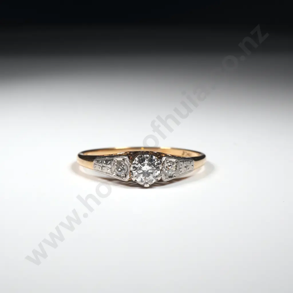 Vintage 18ct Gold Solitaire Diamond Ring w Valuation $3,900.00 Image 1++