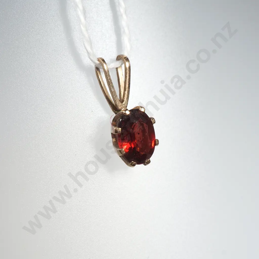 9ct Gold Red Gem Pendant Image 1++