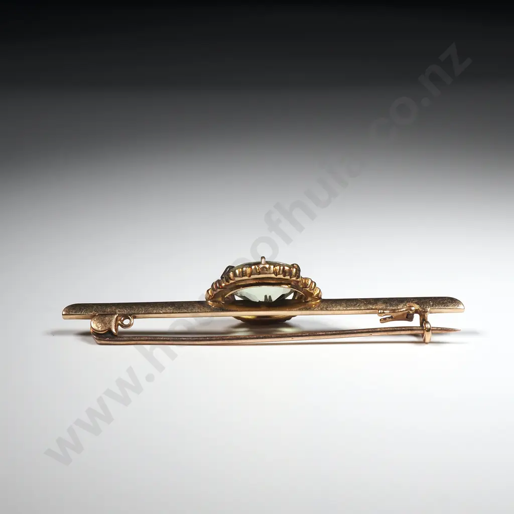 9ct Gold Bar Brooch w Facetted Light Green & White Gem Stones. Image 1++