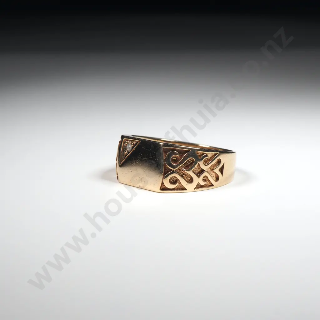 Vintage 9ct Gold Celtic Signet Ring w Small Diamond Image 1++