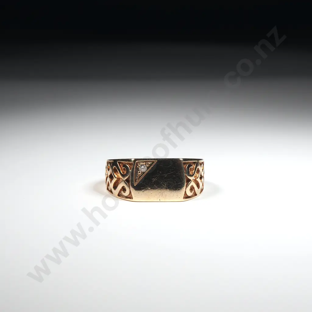 Vintage 9ct Gold Celtic Signet Ring w Small Diamond Image 1++