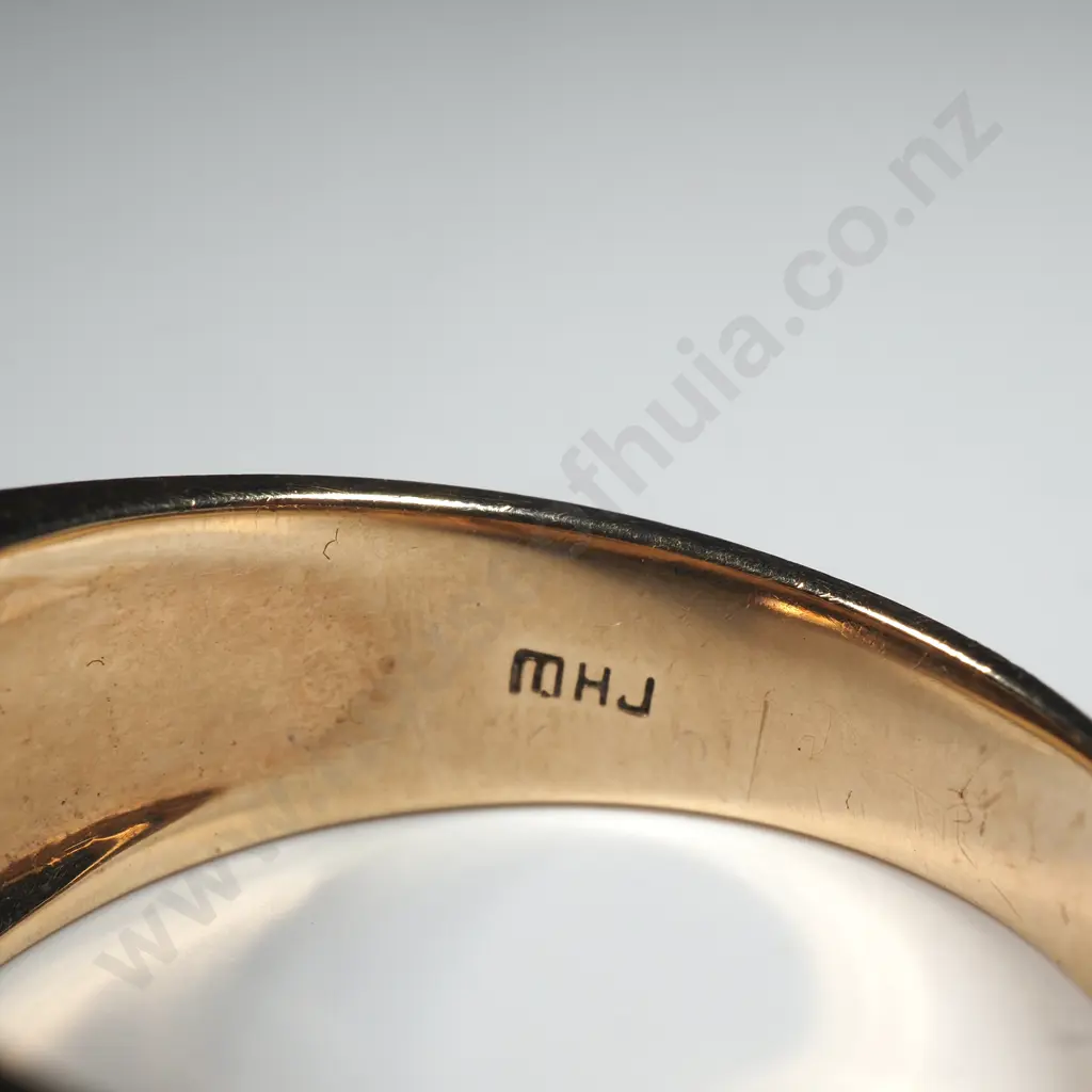 Vintage 9ct Gold Celtic Signet Ring w Small Diamond Image 1++