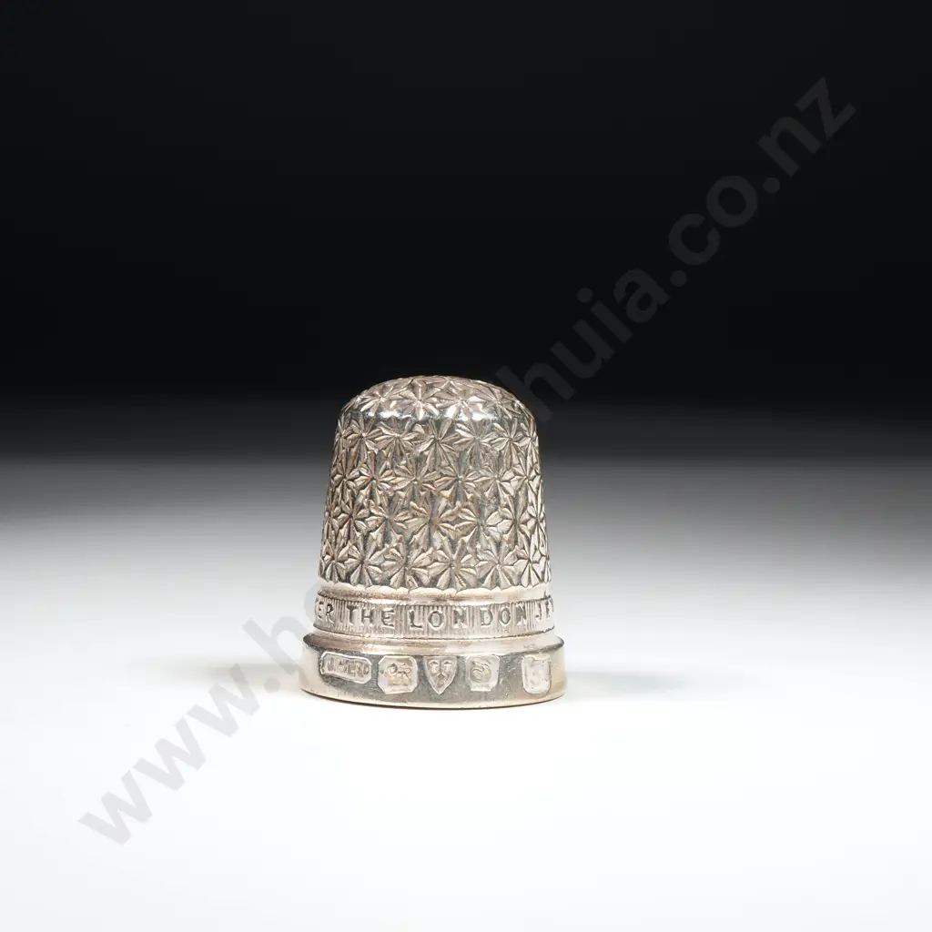 Vintage Sterling Silver James Walker "The London Jeweller" Thimble Image 1++