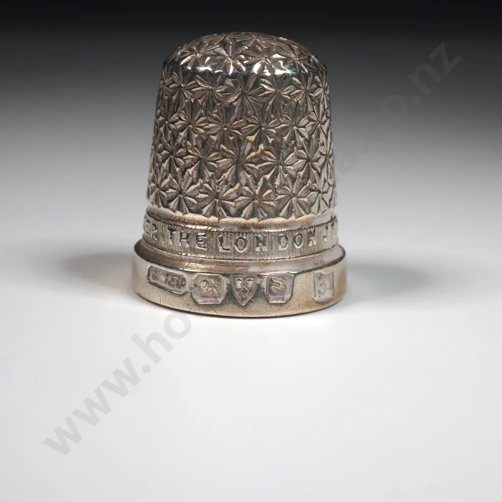 Vintage Sterling Silver James Walker "The London Jeweller" Thimble Image 1++