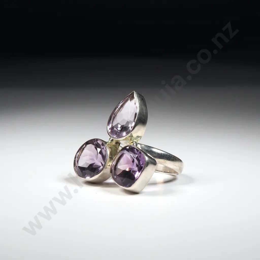 Sterling Silver & Amethyst Ring Image 1++