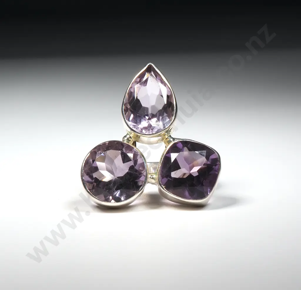 Sterling Silver & Amethyst Ring Image 1++