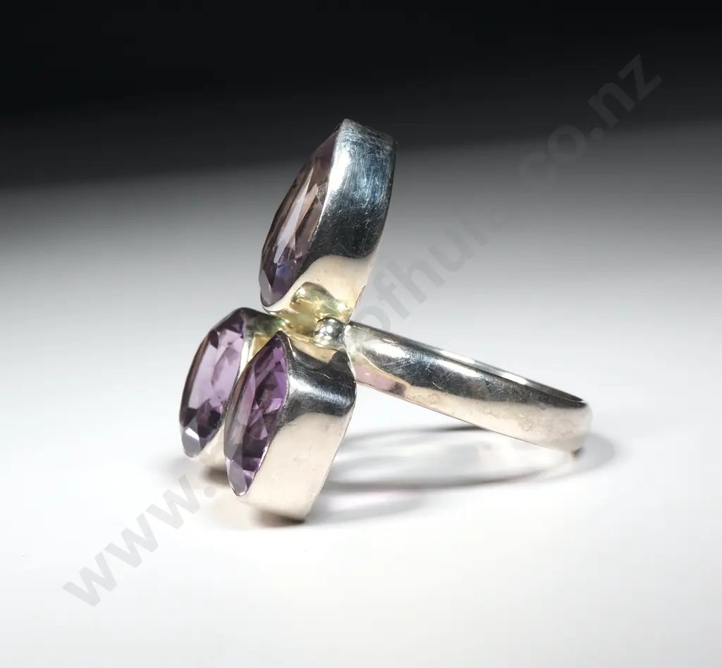 Sterling Silver & Amethyst Ring Image 1++