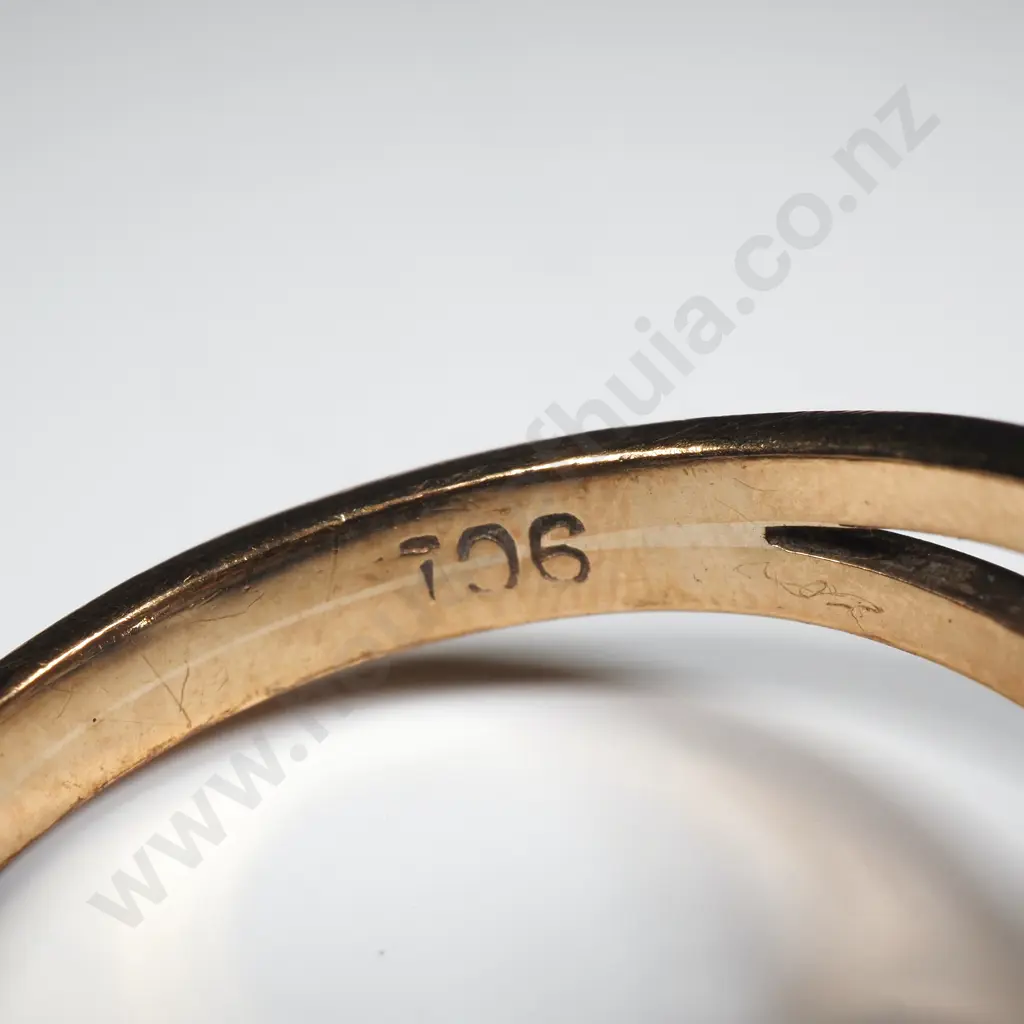 Round Brilliant Blue Topaz Ring in 9ct Gold Image 1++