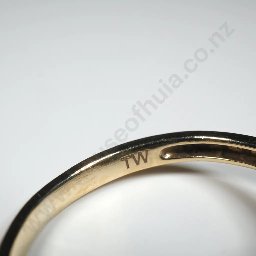 9ct Gold Emerald & Diamond Ring Image 1++