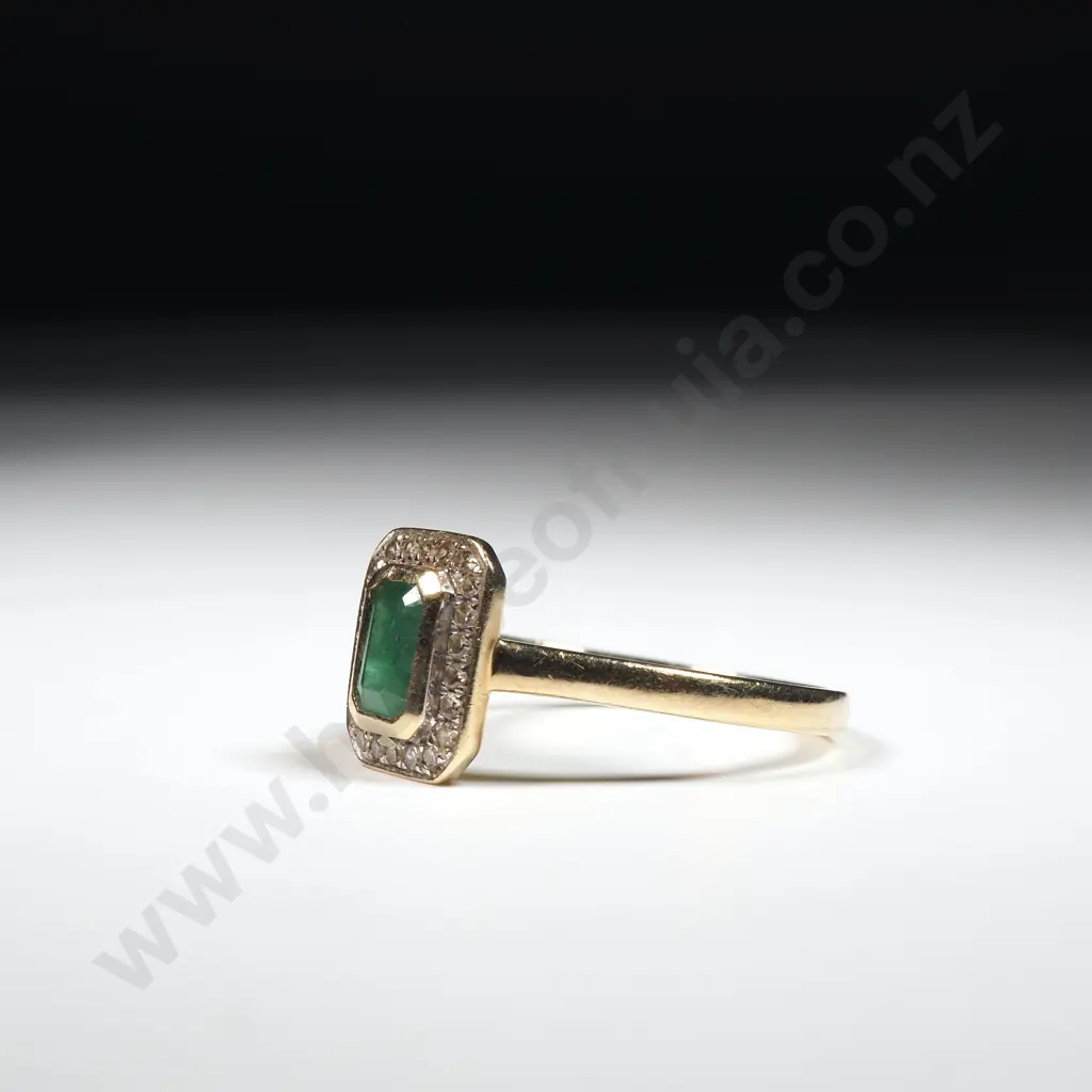 9ct Gold Emerald & Diamond Ring Image 1++