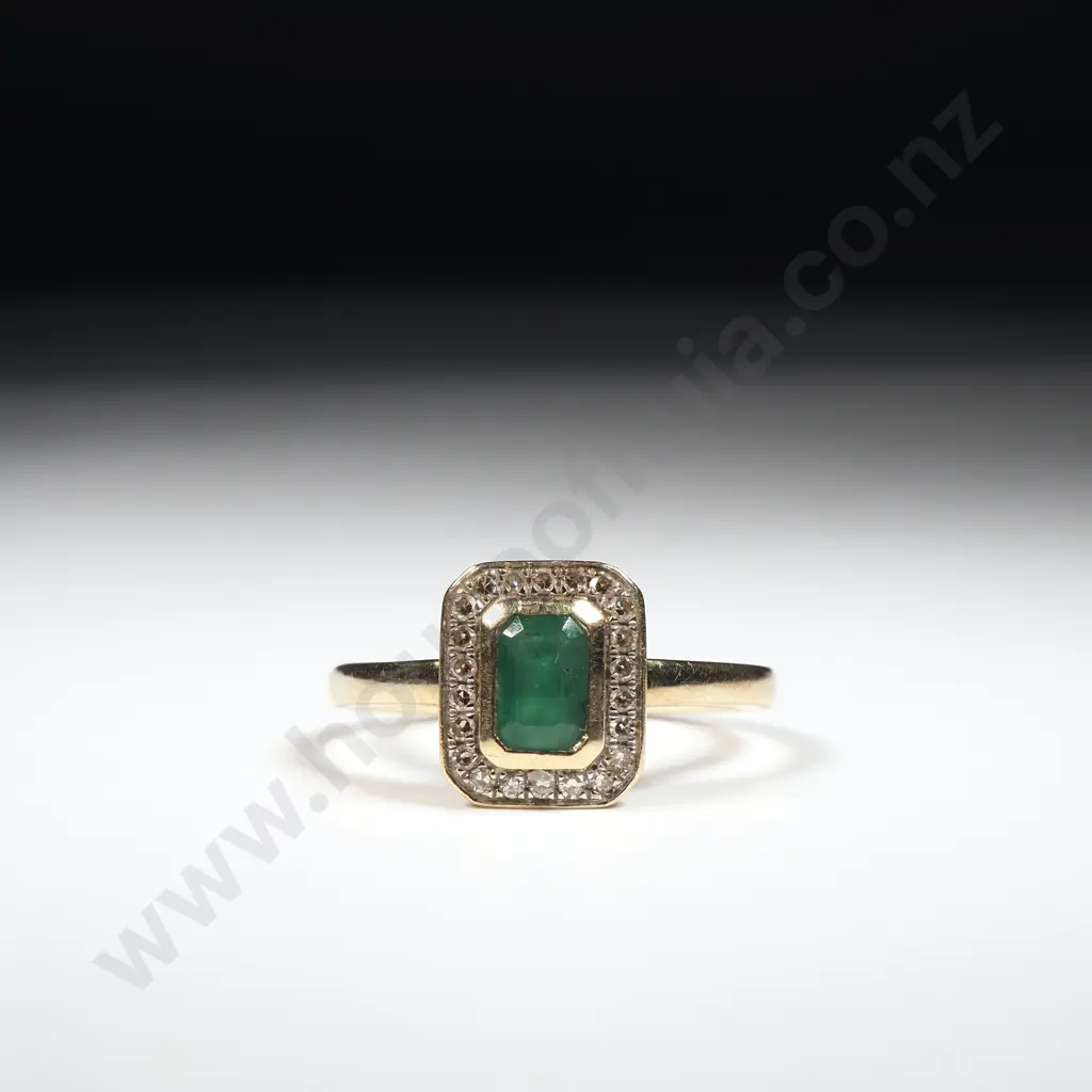 9ct Gold Emerald & Diamond Ring Image 1++