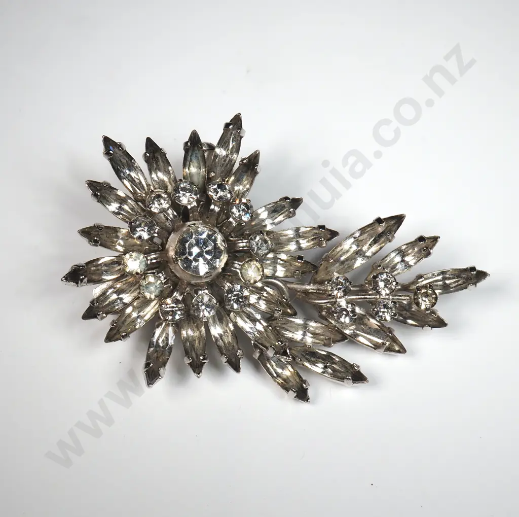 Jewel Crest Vintage Diamante & Silver Tone Floral Brooch Image 1++
