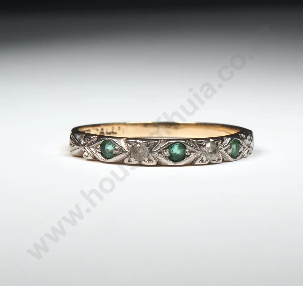 Antique 9ct Gold Diamond & Emerald Ring Image 1++