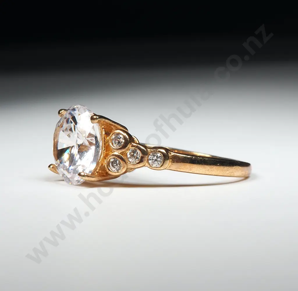 Costume Gold Toned Dress Ring w Diamond Coloured Gems Image 1++