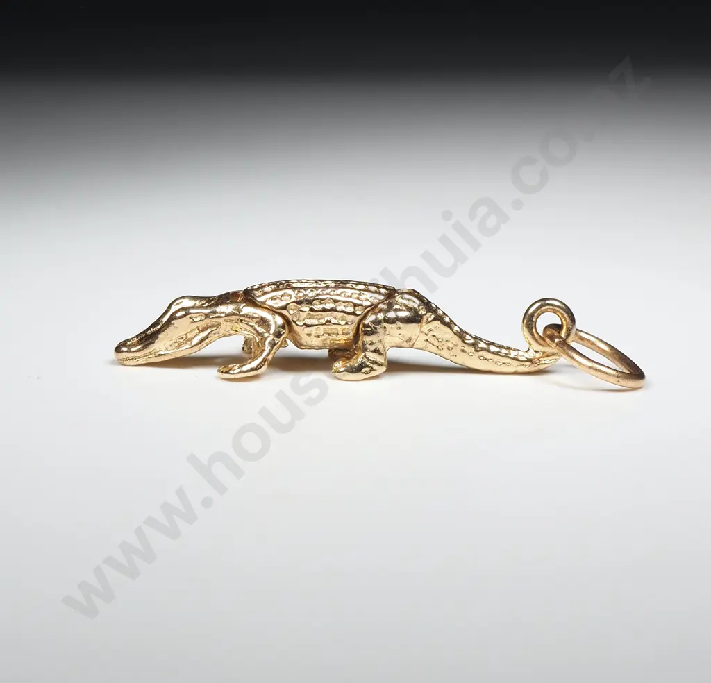 9ct Gold Crocidile Pendant Image 1++