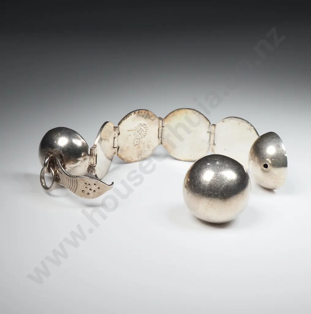 Sterling Silver Round Ball Sphere Six Photo Hinged Locket Pendent (A/F) Image 1++