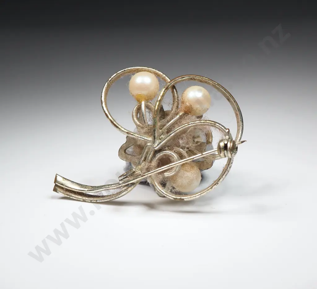 Vintage Silver Tone Faux Pearl Costume Brooch Image 1++