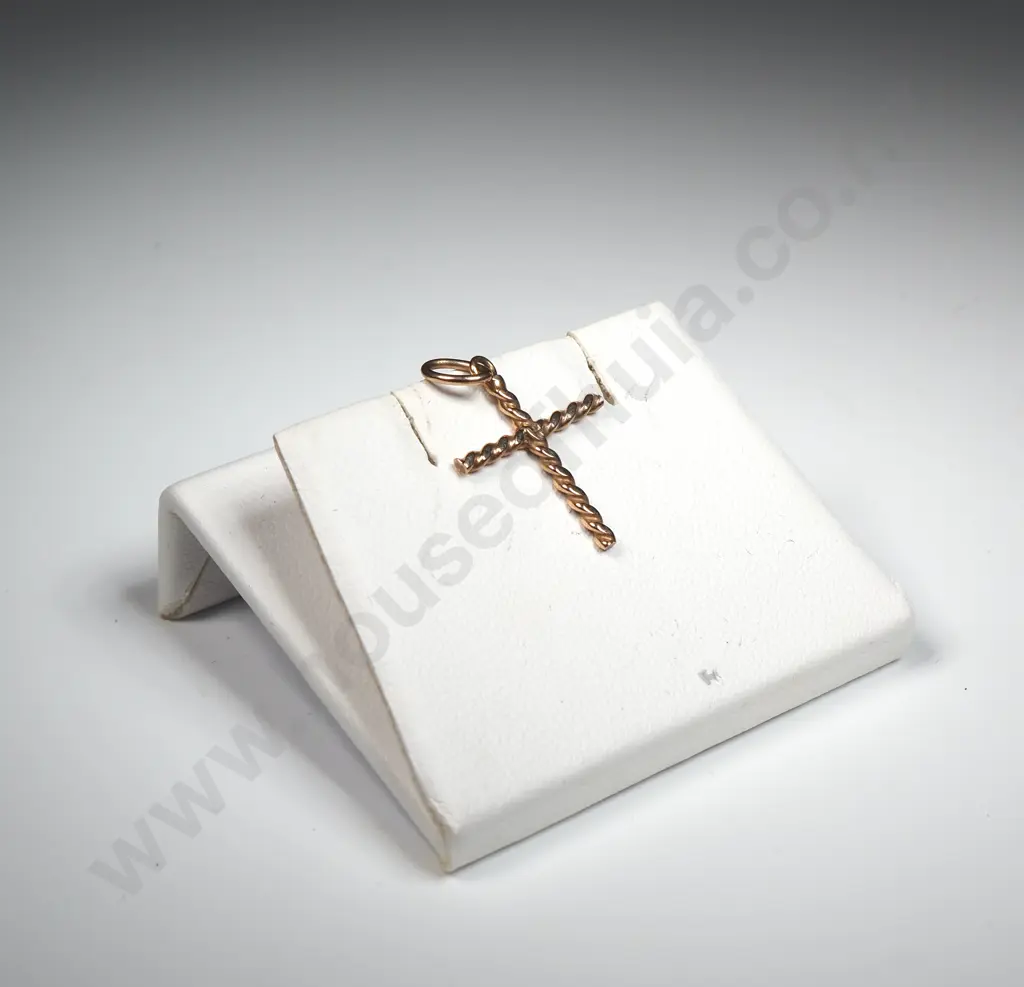 9ct Gold Cross Pendant Image 1++