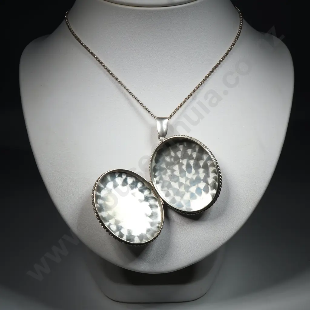 Large Vintage Sterling Silver Locket on Sterling Silver Chain Image 1++