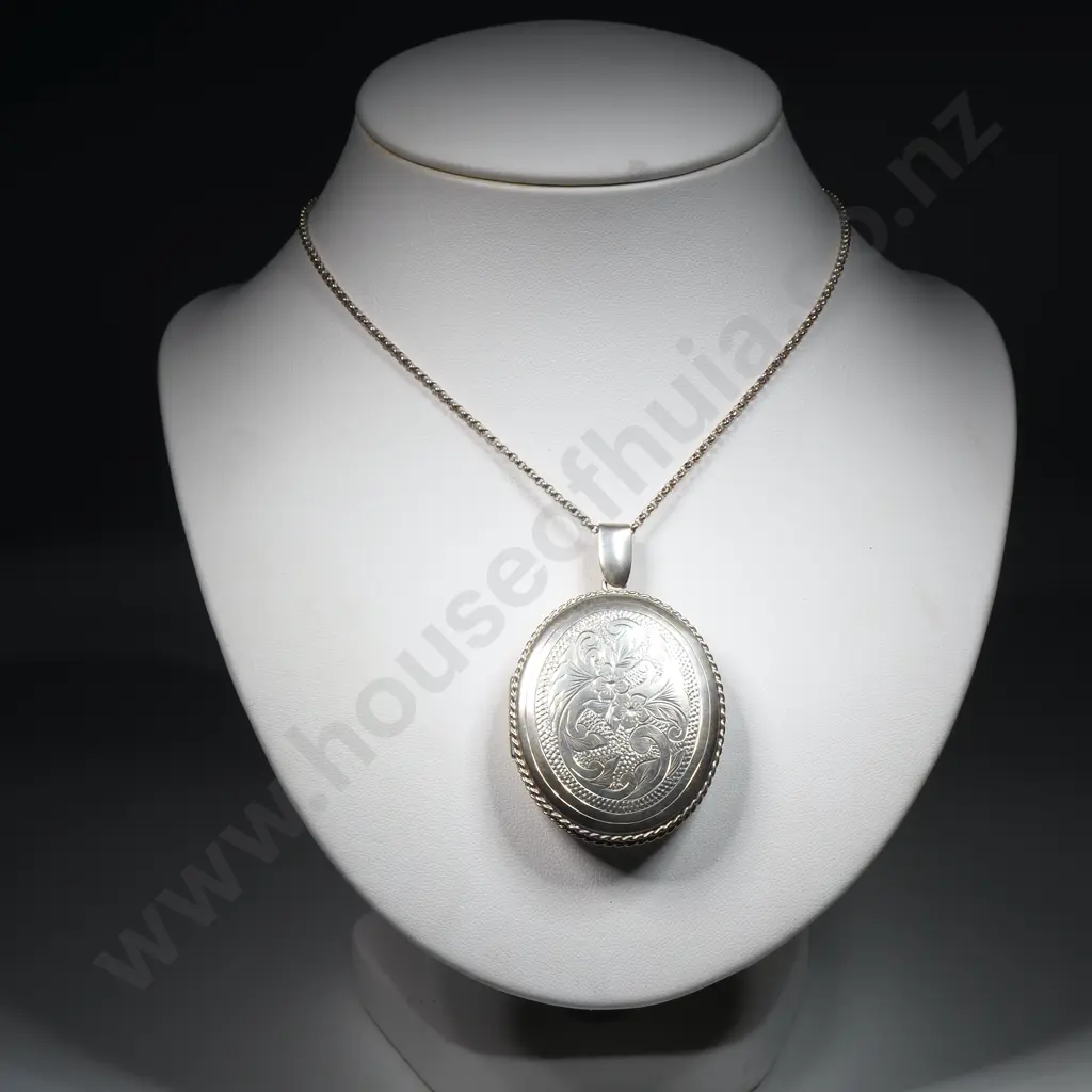 Large Vintage Sterling Silver Locket on Sterling Silver Chain Image 1++