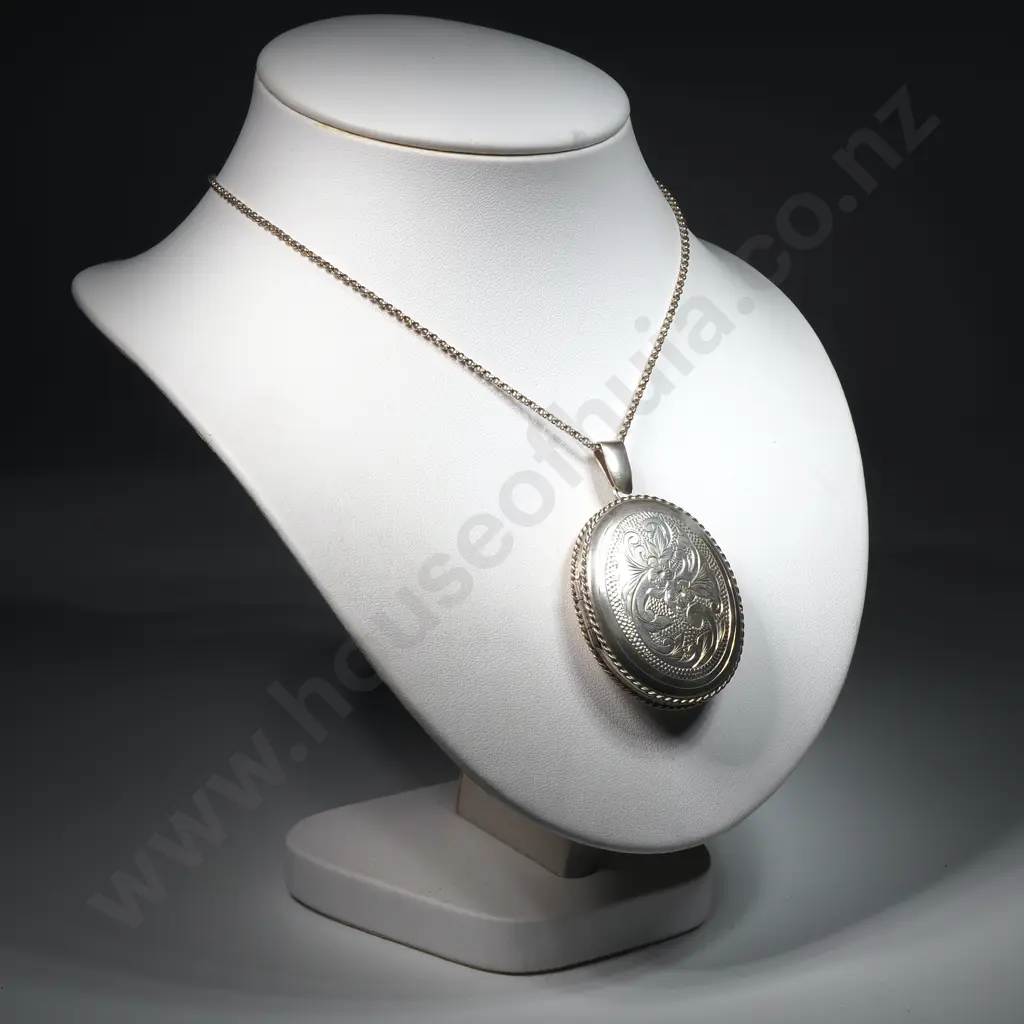 Large Vintage Sterling Silver Locket on Sterling Silver Chain Image 1++