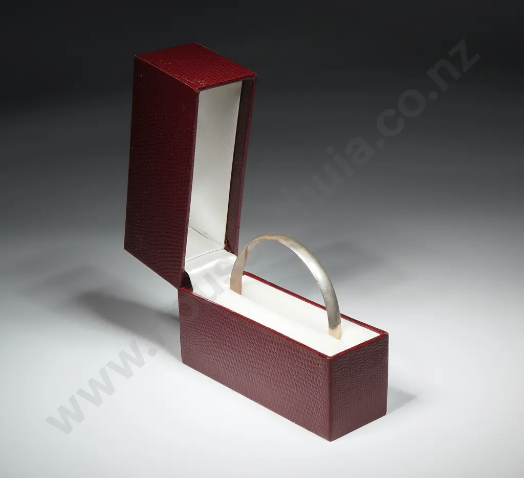 Cased Sterling Silver Bangle Image 1++